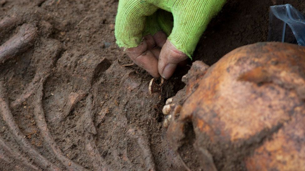 Discovery of cross on 7th Century woman's skeleton, Trumpington
